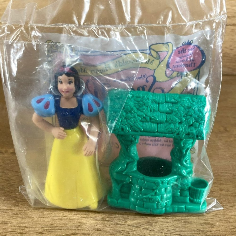 Vintage 1992 McDonalds Happy Meal Toy Disney Snow White Wishing Well Brand New
